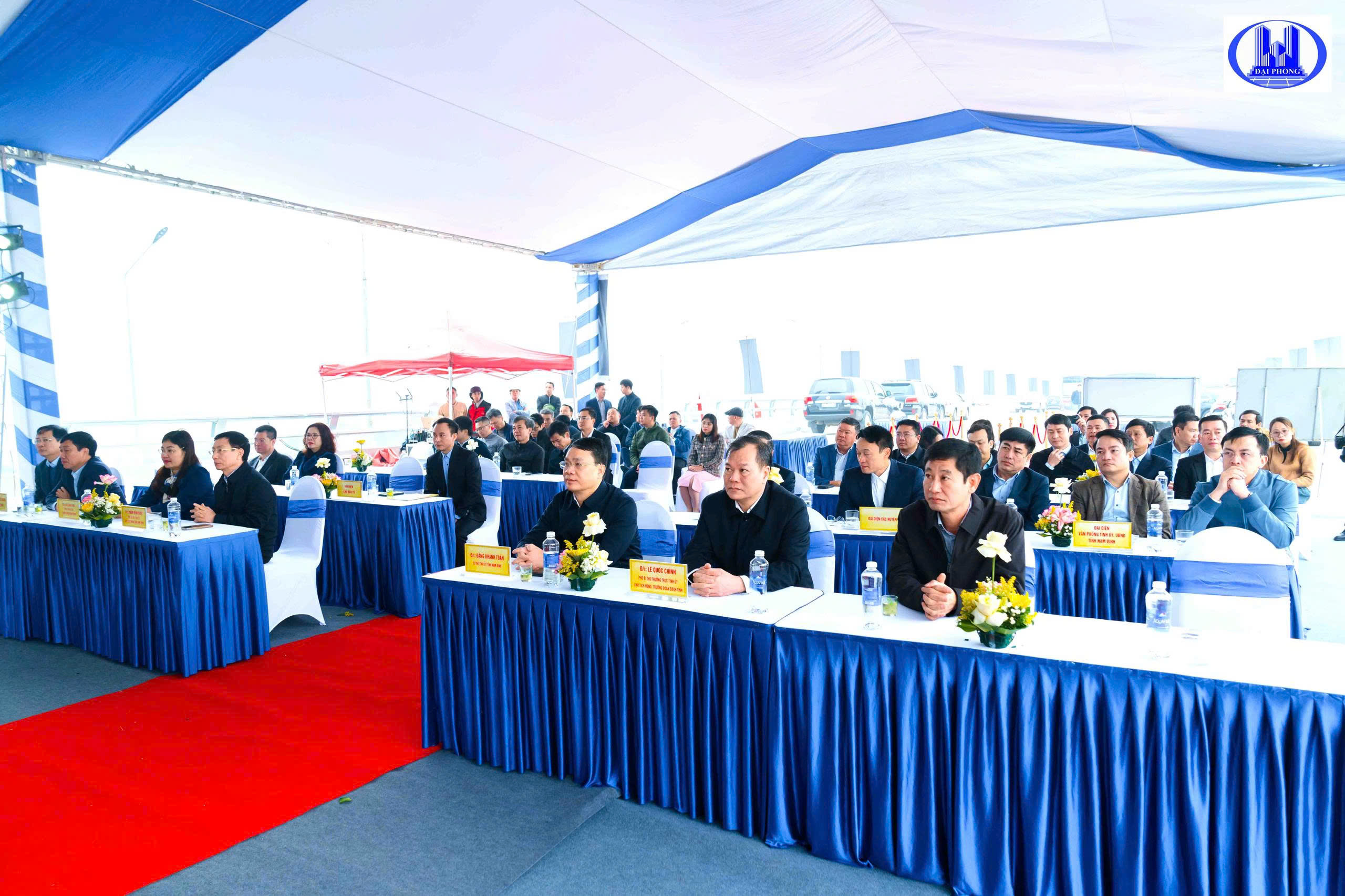 Lãnh đạo tỉnh Nam Định và đại biểu tham dự Lễ hợp long Cầu Lạc Quần thuộc tuyến đường bộ ven biển