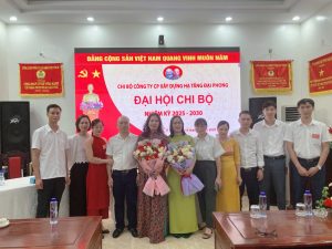 Tập thể đại biểu tham dự Đại hội Chi bộ Công ty Đại Phong nhiệm kỳ 2025–2030 chụp ảnh lưu niệm sau đại hội