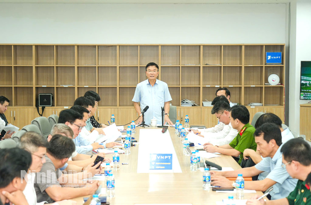 Phó Thủ tướng Lê Thành Long phát biểu chỉ đạo tại buổi làm việc