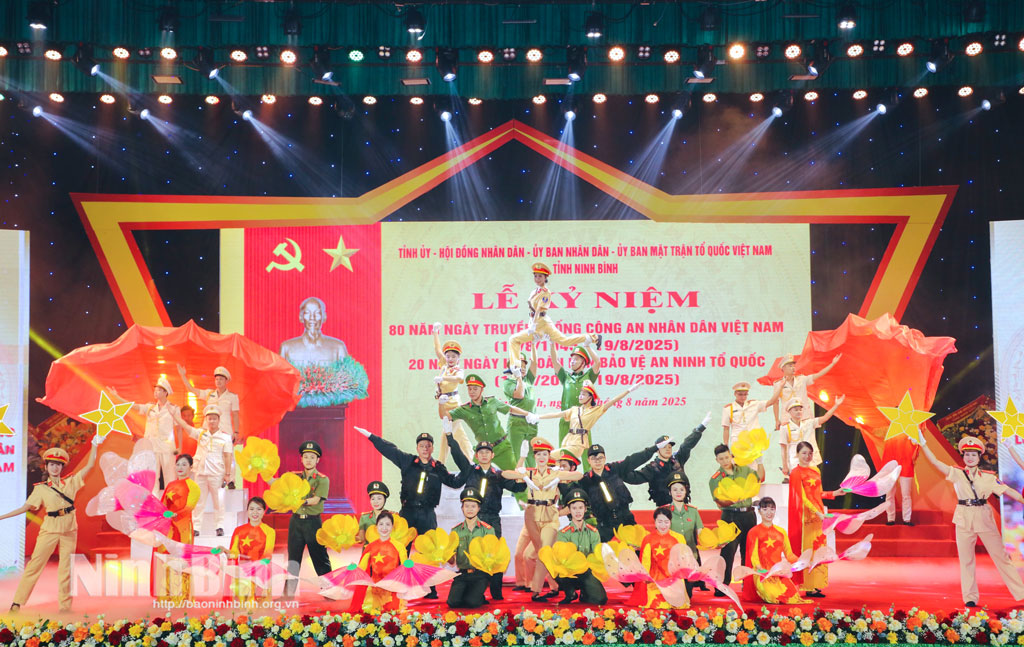 Một tiết mục văn nghệ tại lễ kỷ niệm.